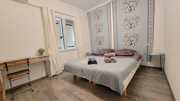 5 chambres, bureau, fer et planche Ă repasser, lit parapluie