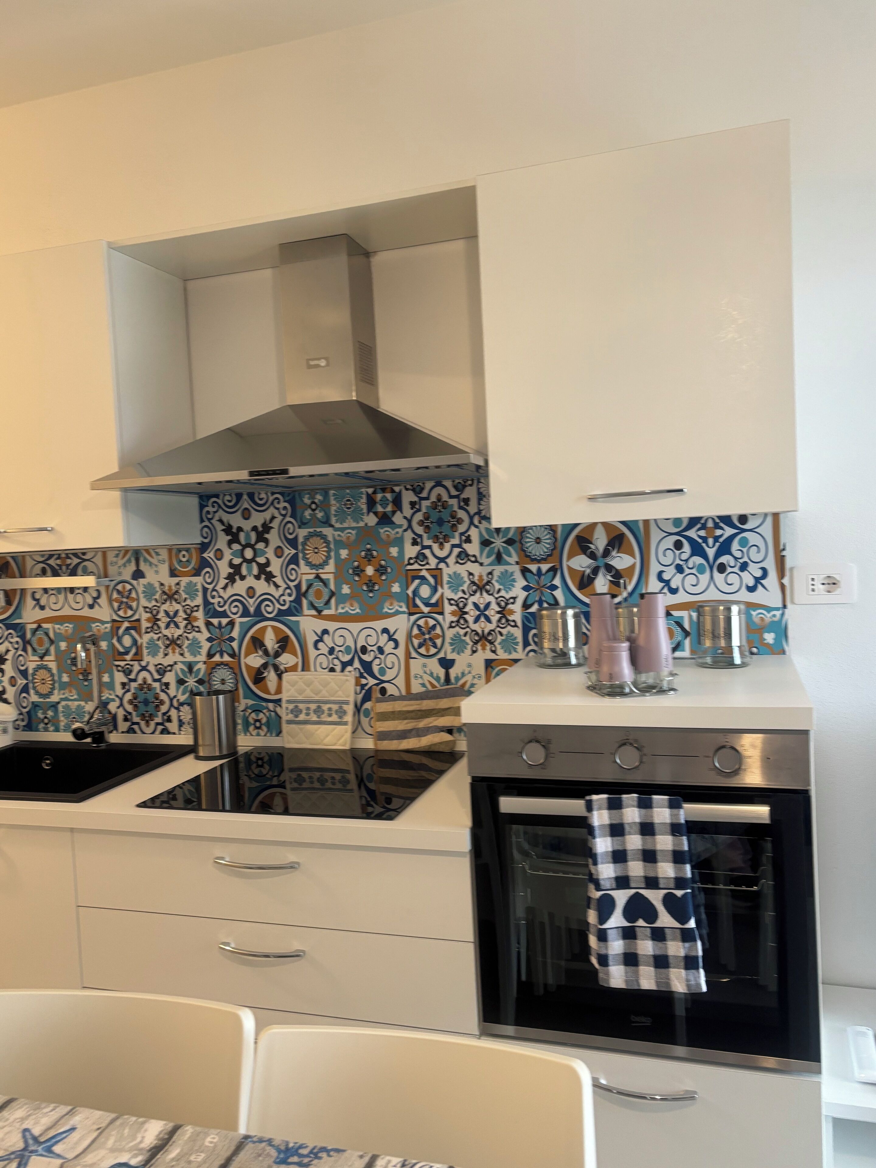 Microondas, horno, parrilla de estufa y lavavajillas 