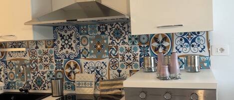 Microondas, horno, parrilla de estufa y lavavajillas