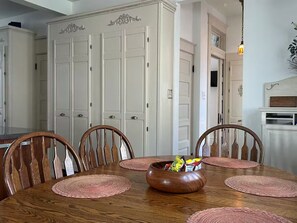 Dining - HotTub-2br2b-near Historic Main Street (Saint Charles)