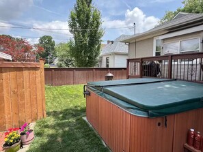 Outdoor spa tub - HotTub-2br2b-near Historic Main Street (Saint Charles)
