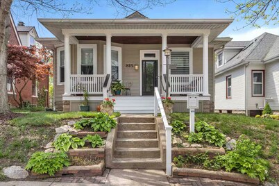 HotTub-2br2b-near Historic Main Street