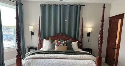 HotTub-2br2b-near Historic Main Street