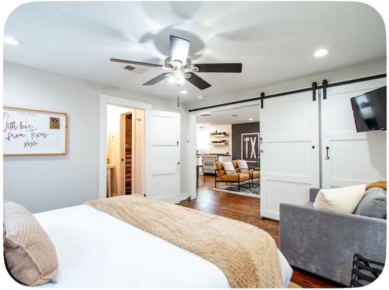 Luxe Stay-2 King Beds, Walk To Dine, Coffee, Shop - Tomball, TX