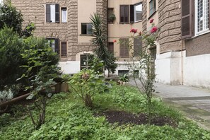 Exterior detail - Casa di Vigo - WelcometoRhome (Rome)