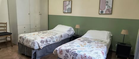 2 bedrooms, iron/ironing board, free WiFi, bed sheets