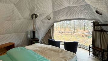 1 bedroom, bed sheets