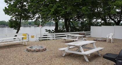 Cabin 6 at Dockside Lake Resort