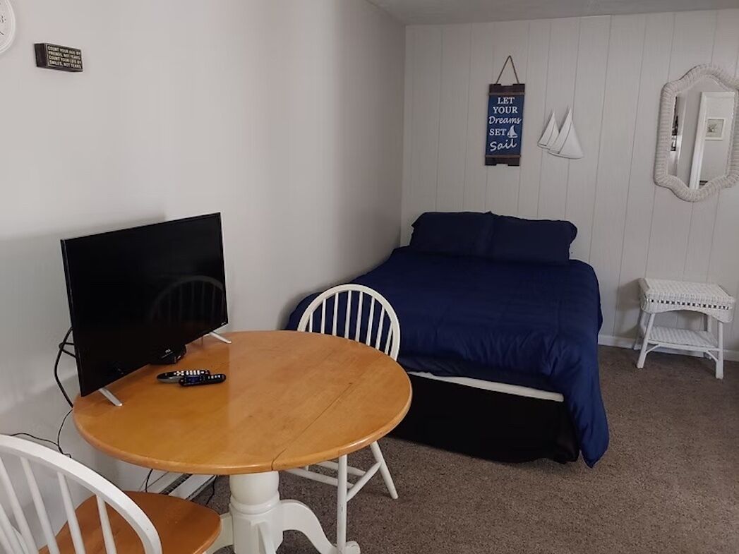 Free WiFi, bed sheets