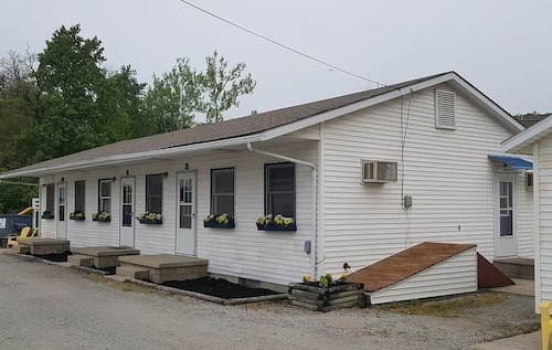Motel 11 at Dockside Lake Resort