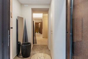 Interior - Sinopia Home Gallery, a private garden in Rome - WelcometoRhome (Roma)