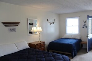 1 bedroom, free WiFi, bed sheets - Motel 9 at Dockside Lake Resort (Monticello)
