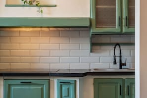 Fridge, microwave, oven, stovetop - Casa Matilde - WelcometoRhome (Roma)