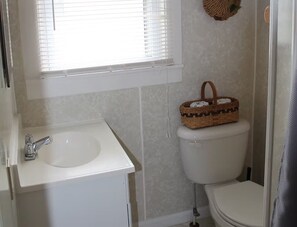 Shower, towels - Cabin 4 at Dockside Lake Resort (Monticello)