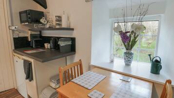 Keittoastiat/astiat/ruokailuvälineet