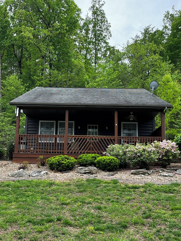 Exterior - Stay in cozy cabin 1 off of Lake of the Ozarks in beautiful Sunrise Beach, MO (Sunrise Beach)