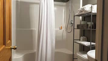 Suihku, pyyhkeet, saippua, vessapaperi