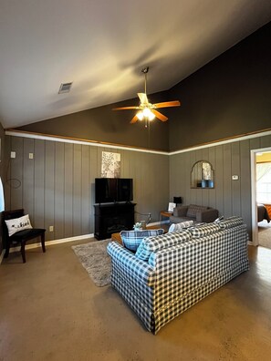 TV, fireplace - Stay in cozy cabin 1 off of Lake of the Ozarks in beautiful Sunrise Beach, MO (Sunrise Beach)