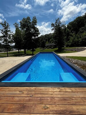 Outdoor pool - Stay in cozy cabin 1 off of Lake of the Ozarks in beautiful Sunrise Beach, MO (Sunrise Beach)