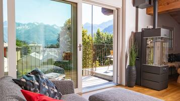 Kamin, Bücher, Stereoanlage