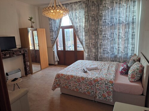 Large, bright and spacious bedroom