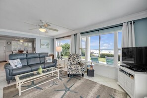 TV - Holiday Cove South – Spacious Ocean-View Two-Bedroom Condos (New Smyrna Beach)