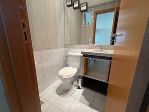 Bathroom - Enjoy a Convenient Location and Comfort in Jardim Goias - Mfes (Goiânia)