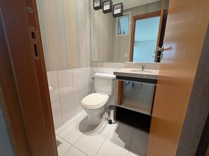 Basic Apartment | Bathroom - Enjoy a Convenient Location and Comfort in Jardim Goias - Mfes (Goiânia)