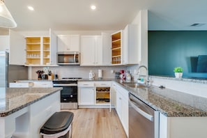 Townhome | Private kitchen - Luxe King 4BR Townhouse to Uptown CLT (Charlotte)