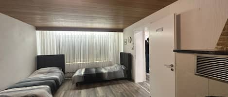 WiFi, bed sheets