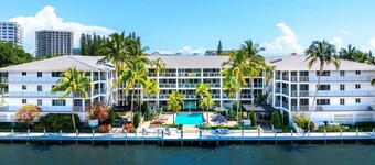 Luxury Waterfront Boca w. Pool, Hot Tub, Boat Views