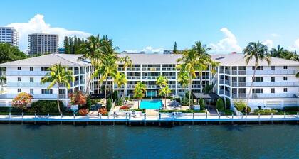 Luxury Waterfront Boca w. Pool, Hot Tub, Boat Views