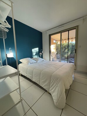 1 bedroom, iron/ironing board, travel cot, Internet - Apartment Sea View Le Lavandou (Le Lavandou)
