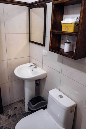 Towels, soap, toilet paper - Venus of the beach (Montezuma)