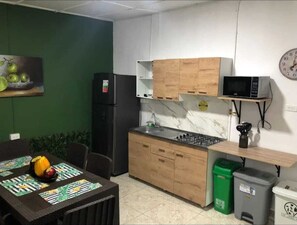 Microwave, dishwasher, toaster, rice cooker - Oliva's House (Jardín)