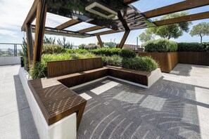 Terrace/patio - World-Famous Racecourse Views with Pool Gym & Park (Kensington)
