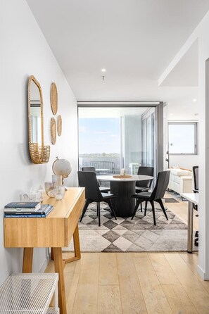 Dining - World-Famous Racecourse Views with Pool Gym & Park (Kensington)