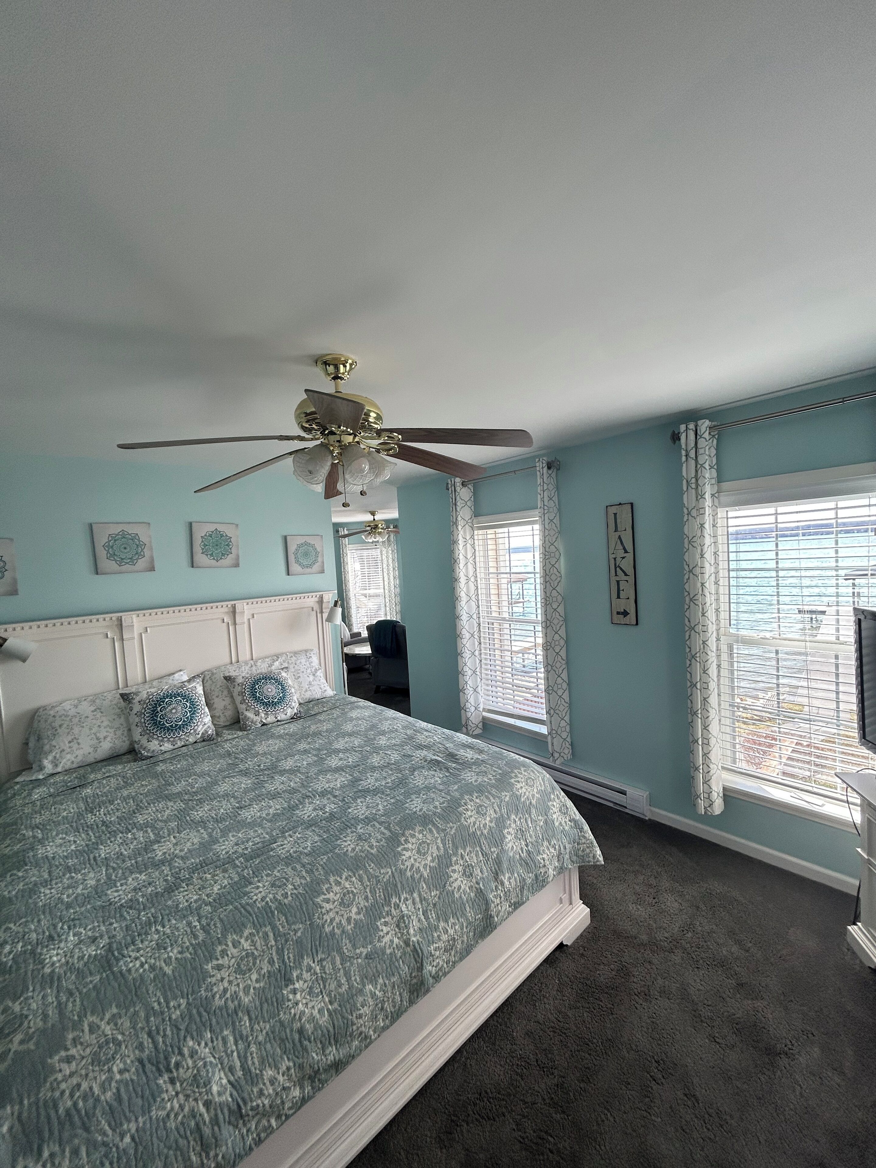 3 bedrooms, iron/ironing board, WiFi (free), bed sheets