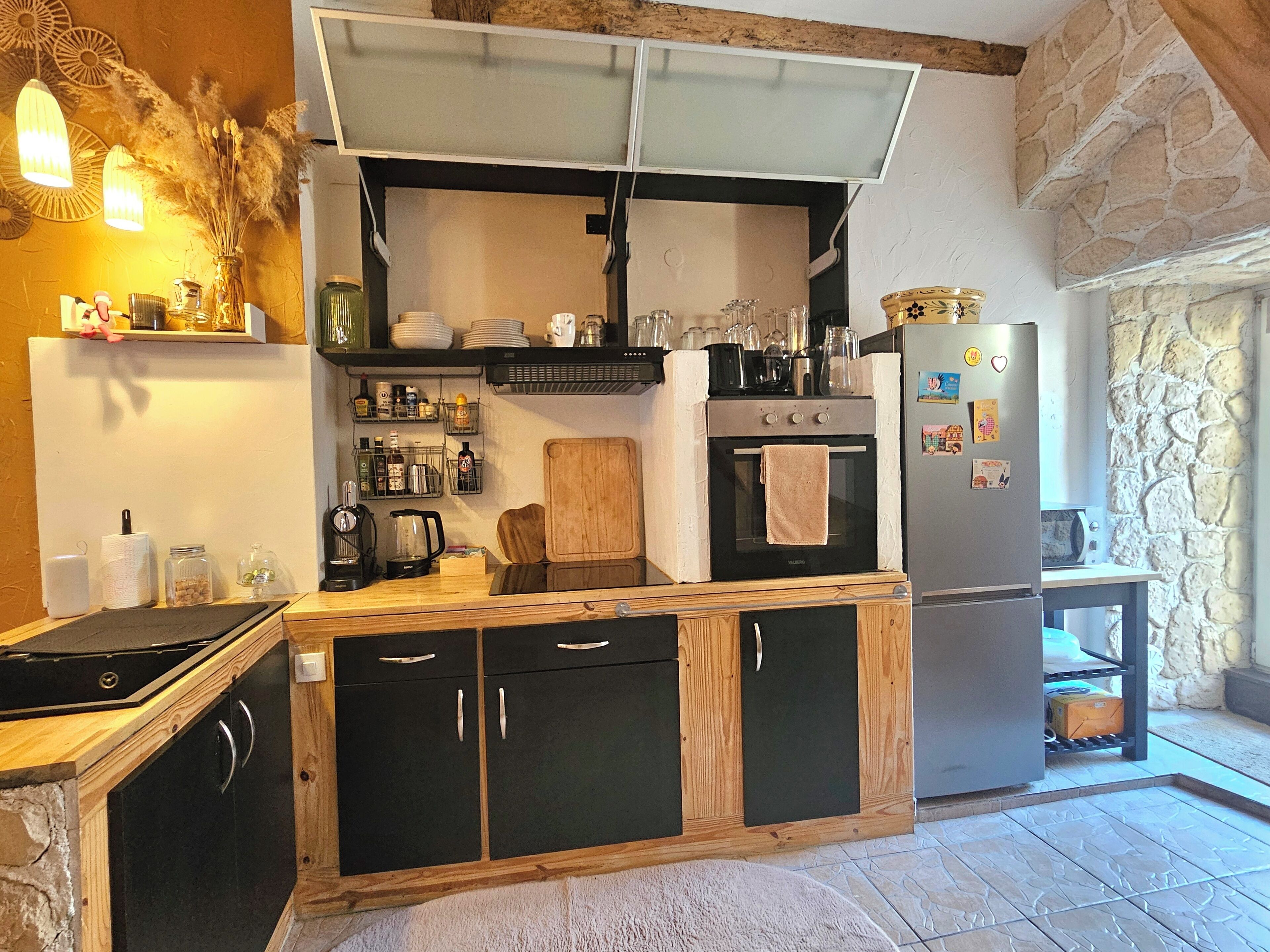 Kühlschrank, Mikrowelle, Ofen, Herdplatte