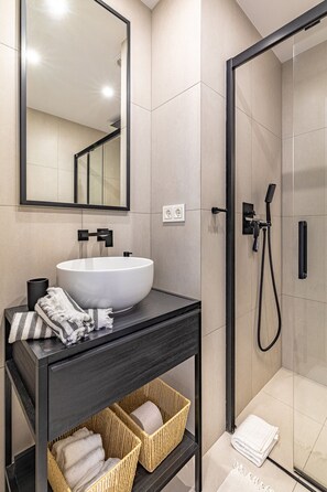 Hair dryer, towels - Panoramic La Concha Views, Stylish 3BR, 5 min to Banús (Marbella)