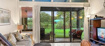 1 FREE NIGHT! Please Inquire. 2B/2B+Loft. Fully AC