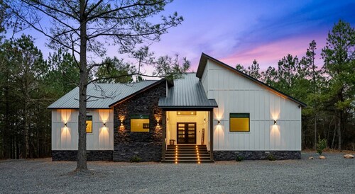 6BR, Five Master King Bedrooms, Bunkroom, Fire Pit, Air Hockey, Hot Tub, Playset