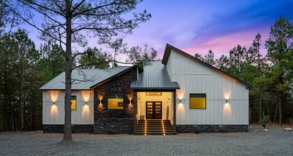 6BR, Five Master King Bedrooms, Bunkroom, Fire Pit, Air Hockey, Hot Tub, Playset