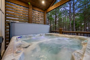 Bañera de hidromasaje al aire libre