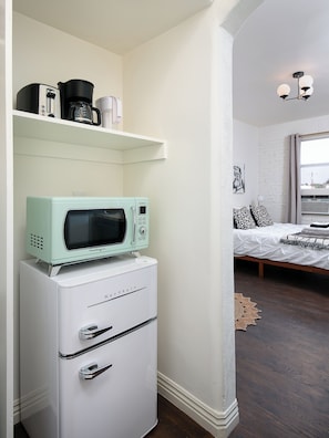 WiFi, bed sheets - Cozy & Stylish Spot Near Downtown LA (Los Angeles)