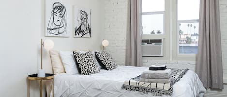 WiFi, bed sheets