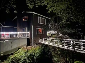 Property grounds - Tranquil creek mountain cabin in Los Gatos perfect for a getaway (Los Gatos)