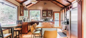 Tranquil creek mountain cabin in Los Gatos perfect for a getaway