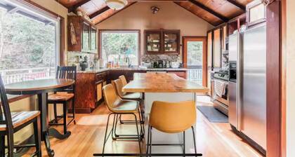 Tranquil creek mountain cabin in Los Gatos perfect for a getaway