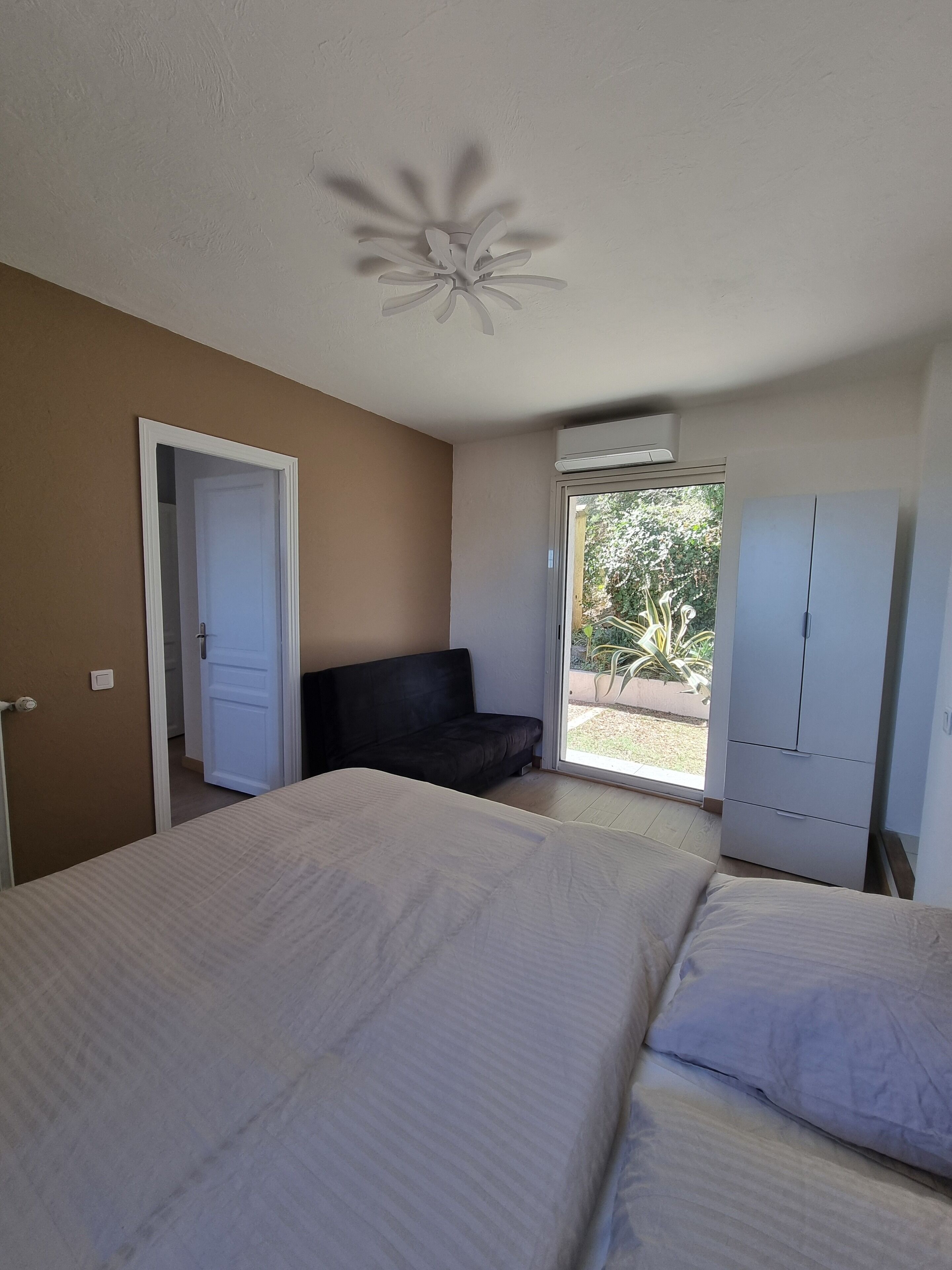 Bügeleisen/Bügelbrett, kostenloses WLAN, Bettwäsche